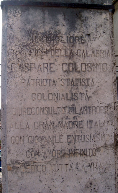 Testo sul monumento a Gaspare Colosimo